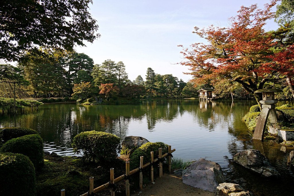 A pond and stone lantern at Kenroku-en, surrounded by autumn trees